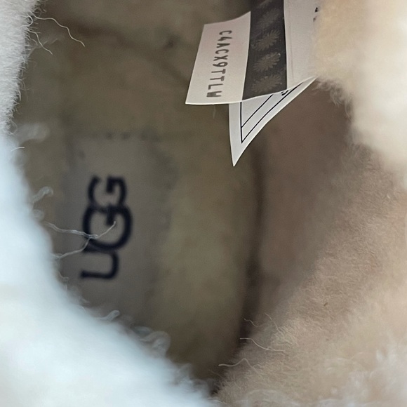 ❣️SOLD❣️Ugg Harkley Boots - Picture 9 of 9